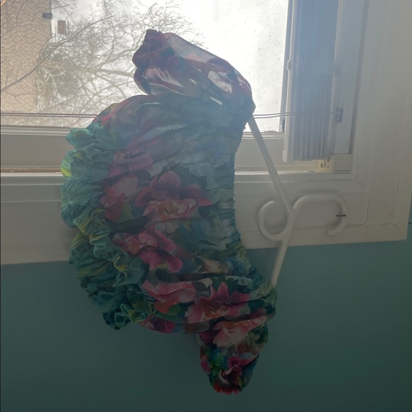 Floral Ruffled Top - Picture 2 of 2